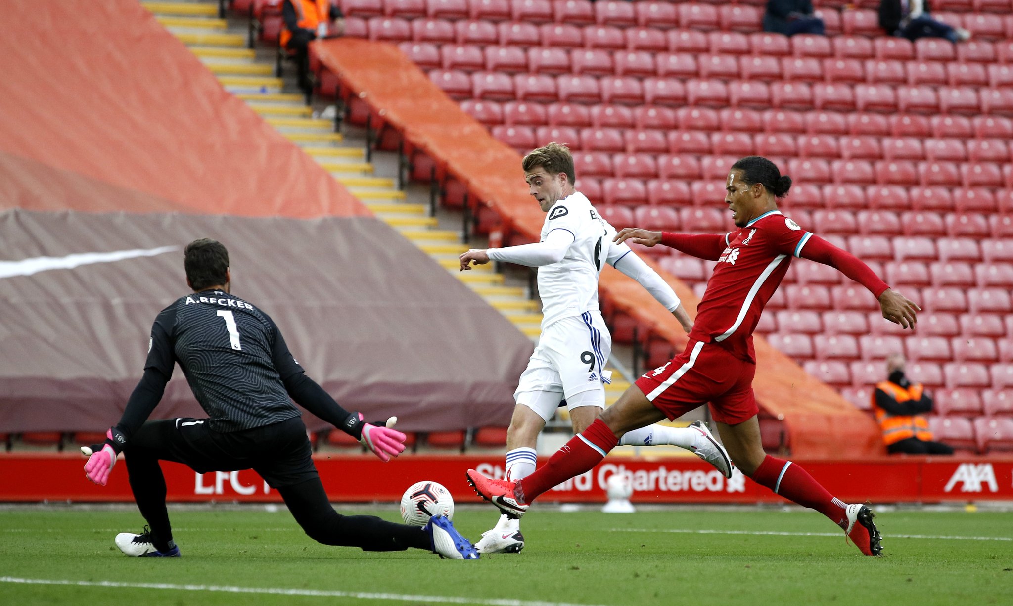 转会至海外 转会至海外